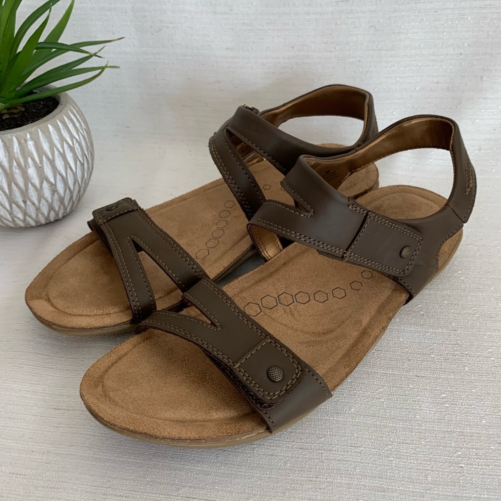 Khombu Solace Ava Toffee Ankle Strap Sandals Woman’s 9M